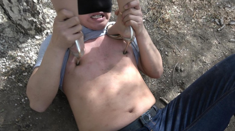 户外重度虐乳，极度羞辱