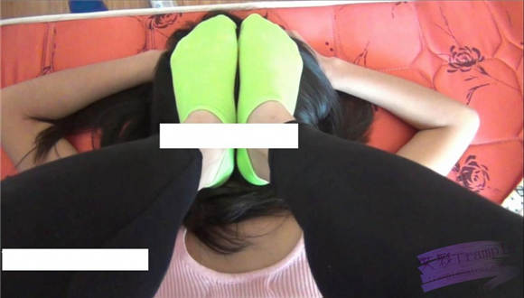 甜儿公主绿棉袜虐踩LULU肚子和脸蛋 G-NV-108