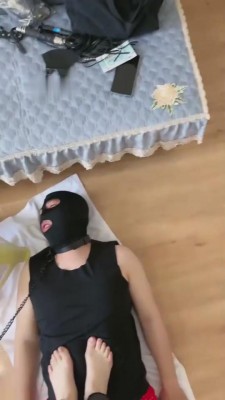 【不期而遇】清理鞋底/脚底/走廊遛狗 bf12141