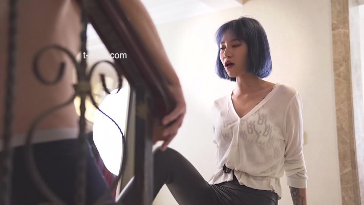 【国产超清】曼禾女王皮裤踢裆调教 YC-211011-14