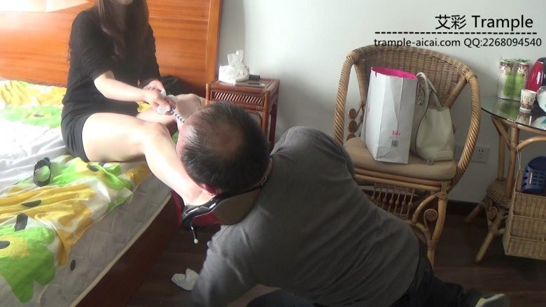 莉莉女主骑马腿绞