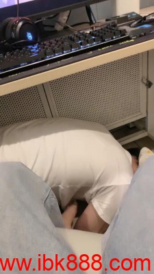 【嘟嘟】网吧专用舔脚狗