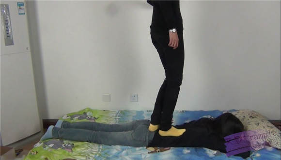 甜儿公主黄色棉袜踩虐lulu G-NV-101