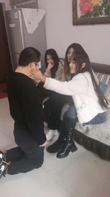 【精神小妹】三女神发泄耳光暴打 bf22455