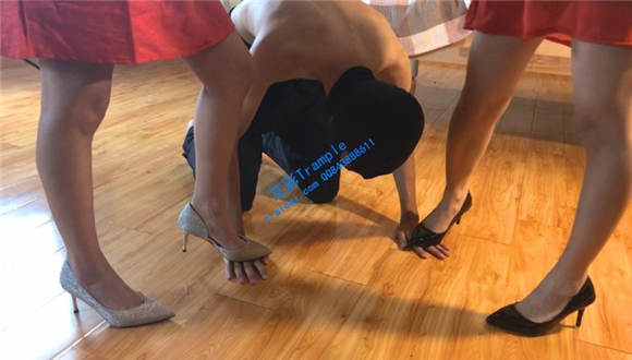 『凤仪亭—奴隶岛』—灵灵梦瑶虐爆瘦奴