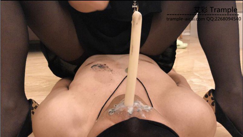 嘴上燃烧的蜡烛