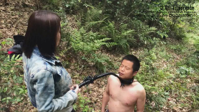 《湘香女王》野外负荆请罪的狗