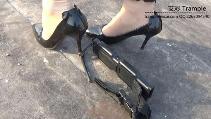 女主职业装高跟物体粉碎2