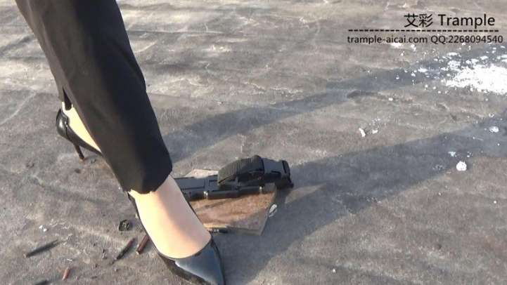 女主职业装高跟物体粉碎2