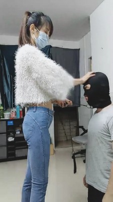 【美娜格格】御姐范帆布鞋白袜辱狗 bf22997_HD绳艺资源