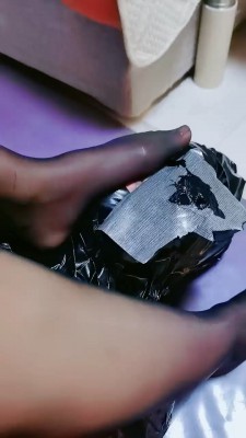【叶子天津】胶带全包臭丝袜脚窒息 bf23221