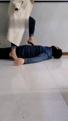 【辣姐】御姐脏高跟鞋蹂躏 bf21906