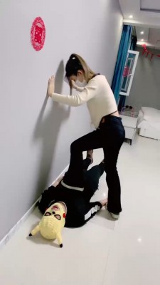 【精神小妹】双S素人踩/踹/打 bf22367