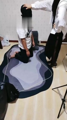 【馨然S】高跟丝袜踩踏鞭打羞辱贱狗 bf18876