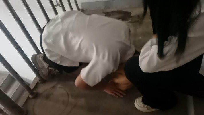 【素人开发】两学生主人sp/吃烟灰楼道内调 bf23155