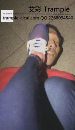 VIVI户外调教鞋奴