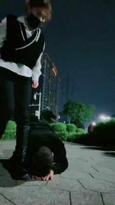 【雪琪琪】带素人闺蜜户外遛狗 bf22517