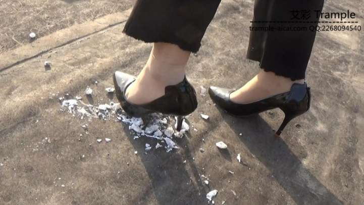 女主职业装高跟物体粉碎2