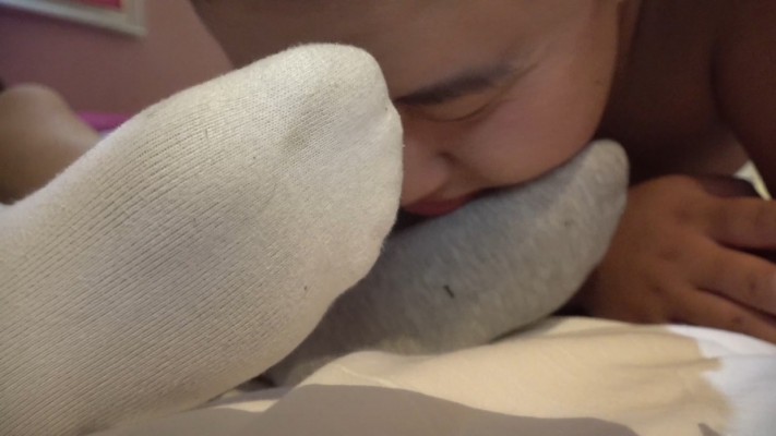 【校园女流氓】下课后臭袜摧残社会废物