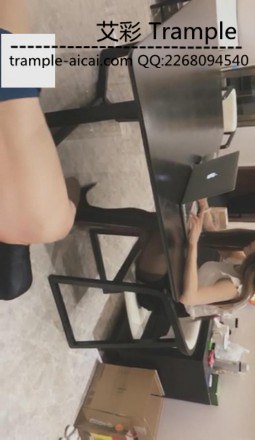 vivi女上司调教脚奴