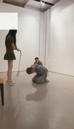 【VIVI】女警调教两囚犯