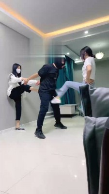 【精神小妹】多位素人学生S暴力提档 bf17885