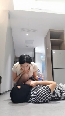 【梓晨】御姐踢裆踩踏专场 bf17573