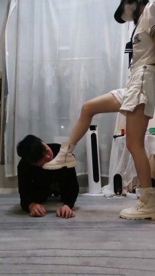 【丫丫】吊绑短靴重度跺裆 bf20143