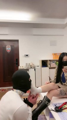 【奈奈生】惩罚偷闻袜子的家奴 bf22008