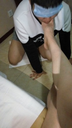 女主脚深喉贱狗