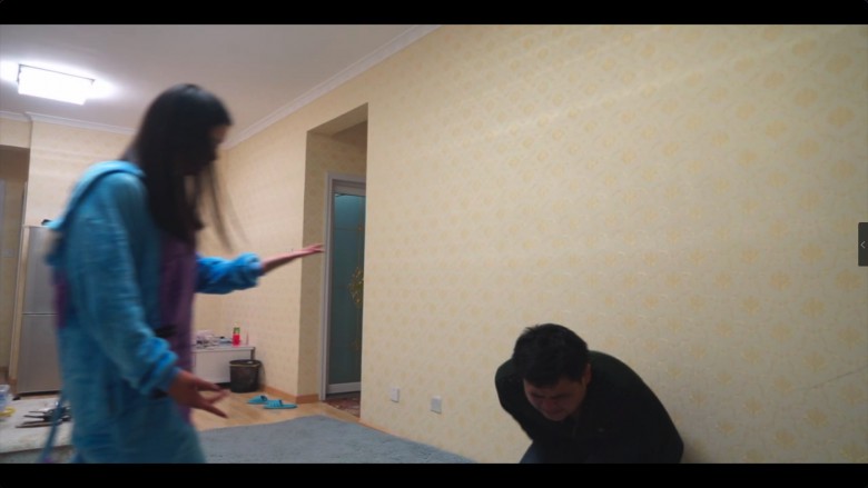 洛芸睡衣无作假暴力踢裆