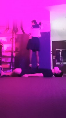 【美妙S】学生妹全体重踩踏 bf17425