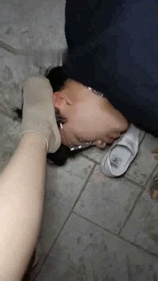 【上海户外go】户外给高颜值女菩萨舔脚 bf15350