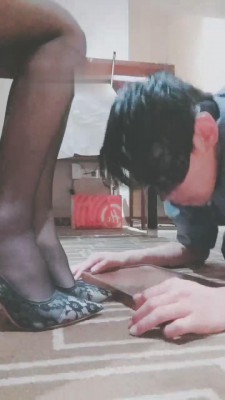 【00后南茜】黑丝踩踏食物喂食恋足双奴 bf12177