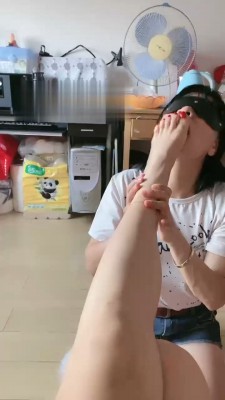 【歌迪丝】小三母狗深喉恋足调 bf18957