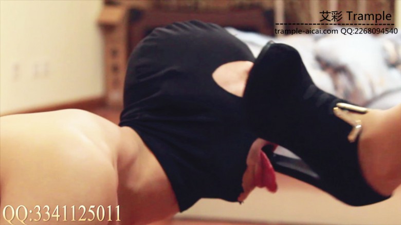 冥妃女主-脏鞋底口水羞辱