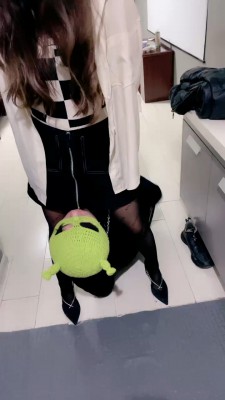 【梦涵大大】偷舔主人脚被惩罚 bf23027