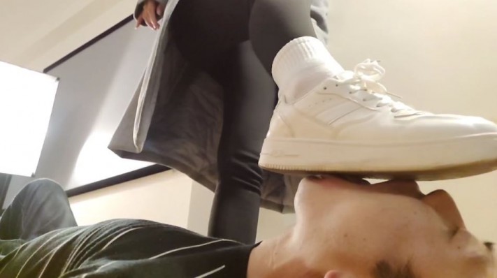 梦晨女王脏鞋底调教 YC-221115