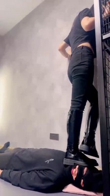 【冷凝大大】长靴全体重踩踏 bf22143_HD绳艺资源