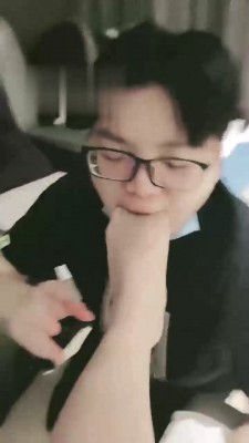 【妮蔻】沐足店公开舔脚伺候 bf17746