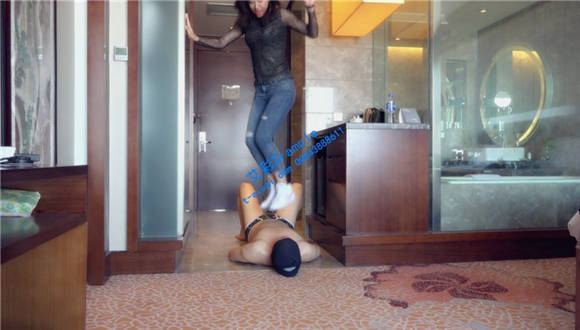 小默牛仔裤白袜运动鞋调教