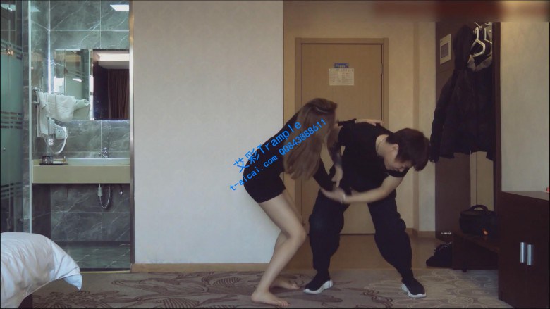 【女子防身术】超美大长腿白领美女各种姿势踢裆 G-200108