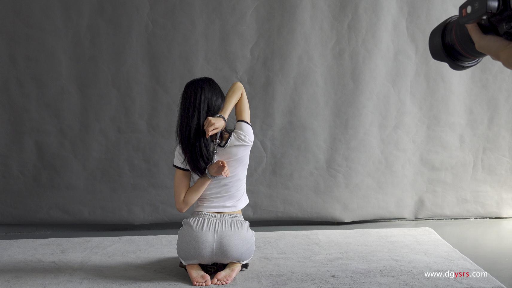 【艺束人生】2023_19期视频 模特欣玥首次体验镣铐