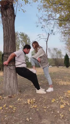 【二宝】姐妹花户外遛狗踩踏 bf19757