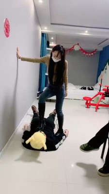 【精神小妹】双S素人踩/踹/打 bf22367