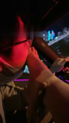【强抚】抖M男友车内舔脚 bf18882