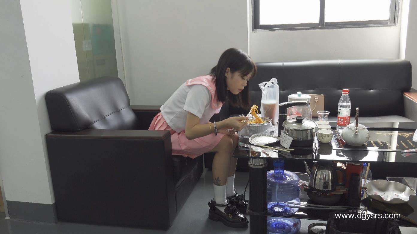 【艺束人生】2022_44期视频  新模可可试镜【镣铐钻研，带镣铐吃饭】