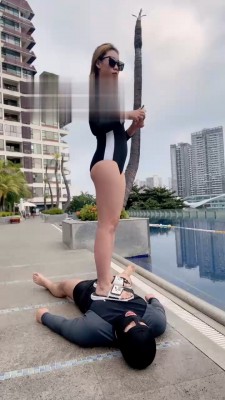 【二宝】三亚泳池边踩贱奴 bf21898_HD绳艺资源