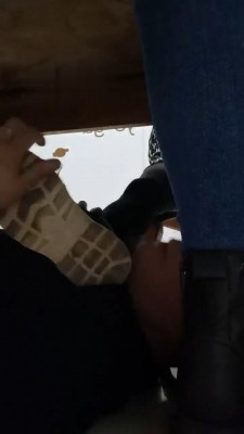 【文文文】桌底舔素人双S的鞋 bf18210