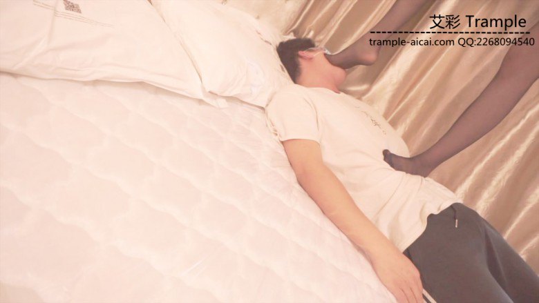 新人歆凝暴跳踩头踢裆